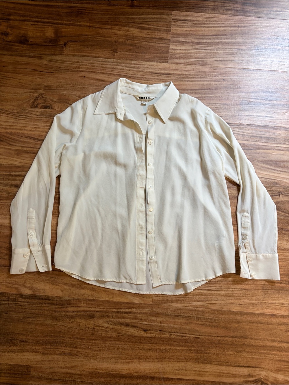 Boden Cream-Colored Casual Button-Down Shirt